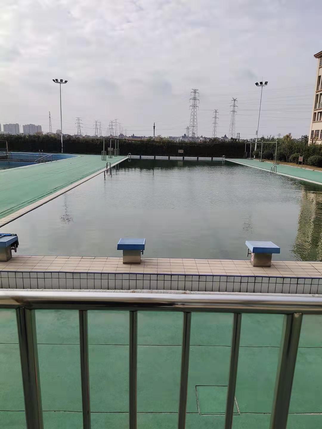 室外游泳池